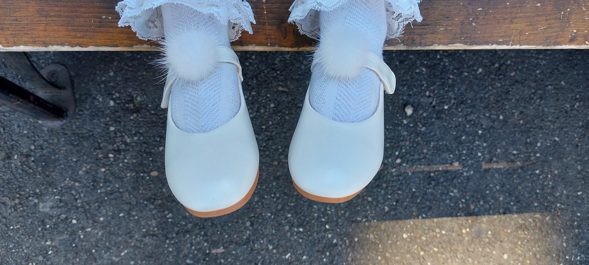 pantofi albi